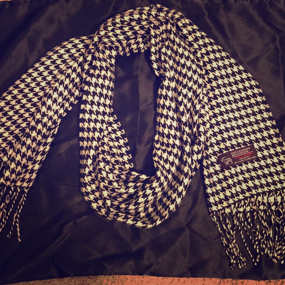 Black and white scarf